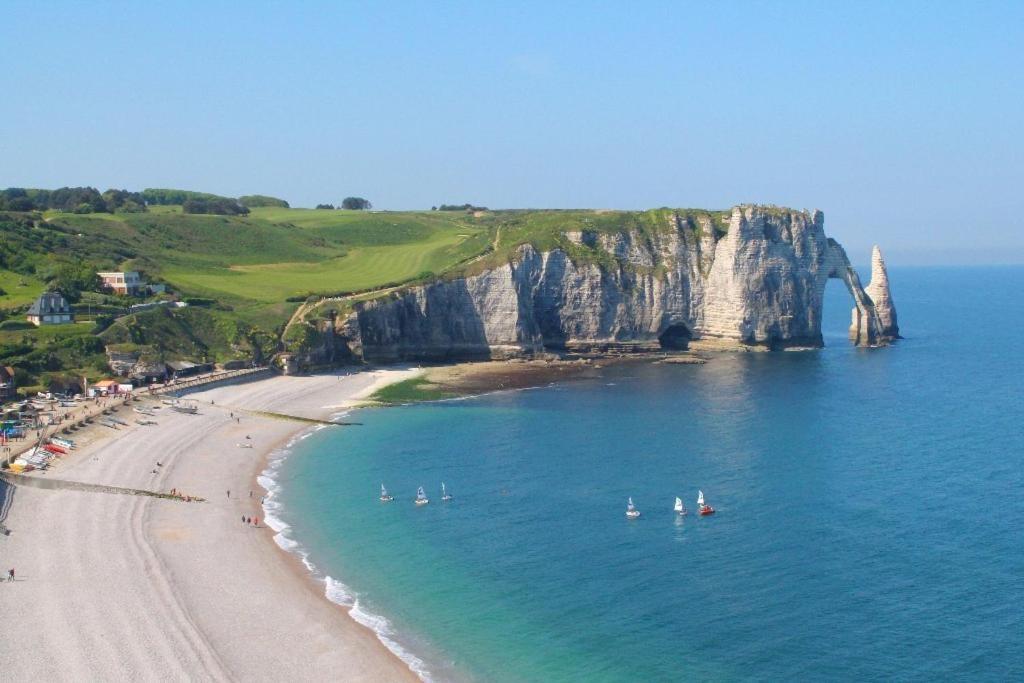 Camping Les Falaises De Toussaint Buitenkant foto