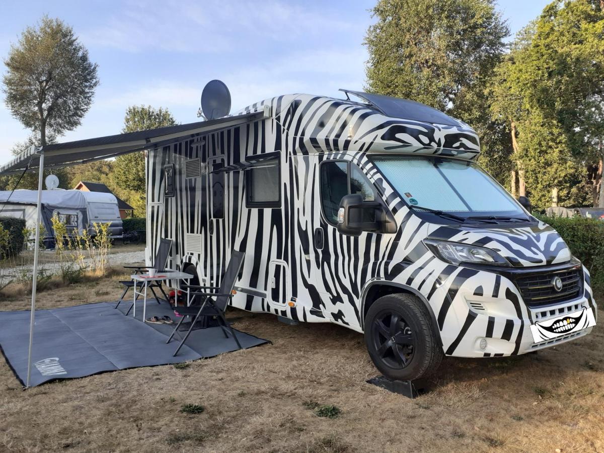 Camping Les Falaises De Toussaint Buitenkant foto