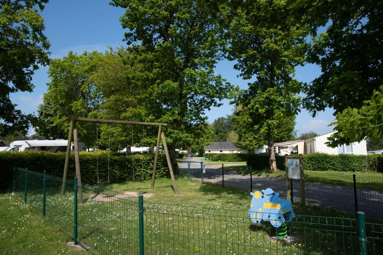 Camping Les Falaises De Toussaint Buitenkant foto