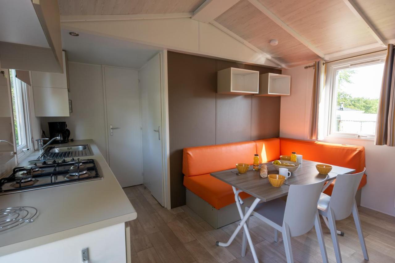 Camping Les Falaises De Toussaint Buitenkant foto